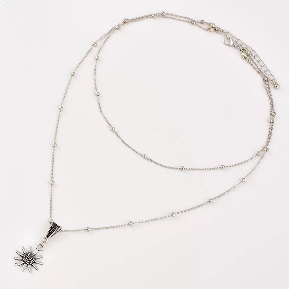 3/$30 🤍 Sunflower Layered Necklace - Picture 3 of 6